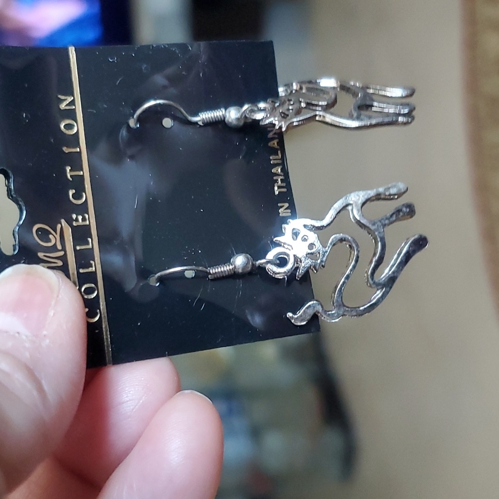 Cat dangling earring - Picture 4 of 4